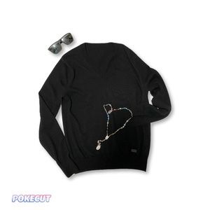 Burberry v neck wool sweater